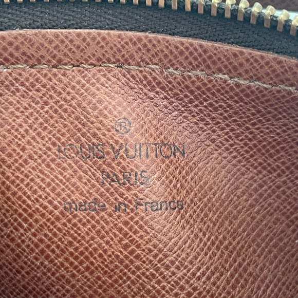 Louis Vuitton Mini Papillon - Picture 7 of 11